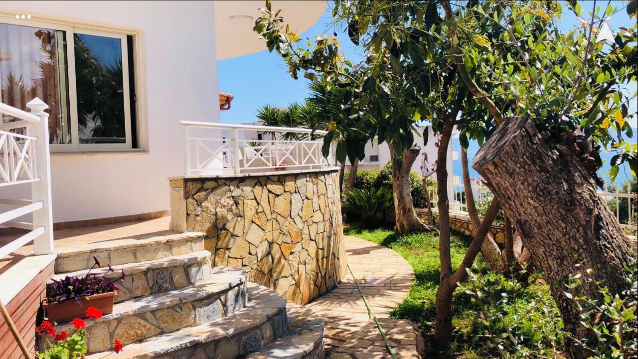 Apartments On The Beach Sarandë Exterior foto