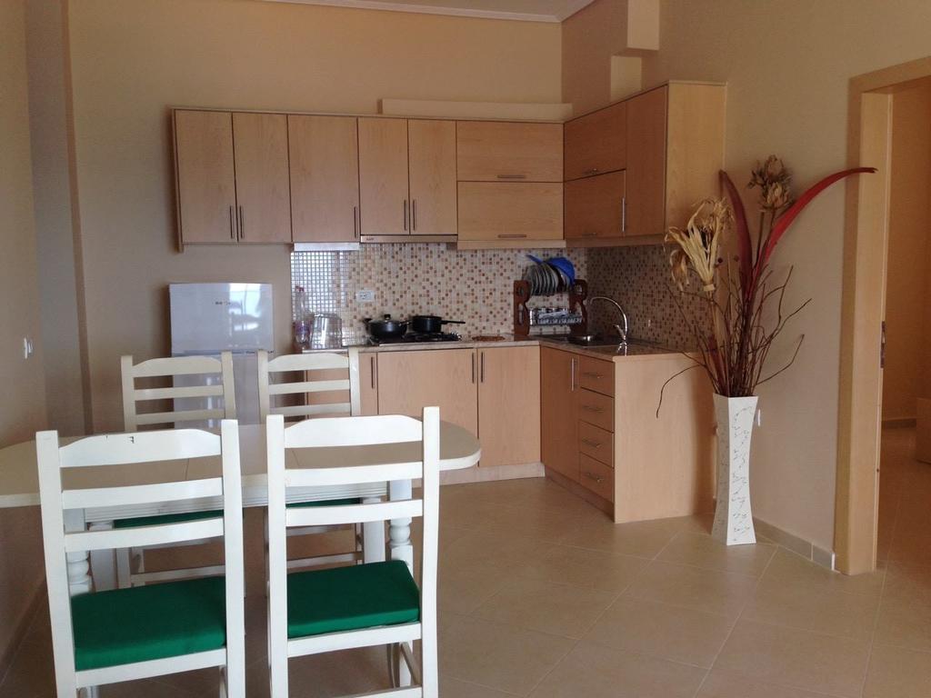 Apartments On The Beach Sarandë Quarto foto